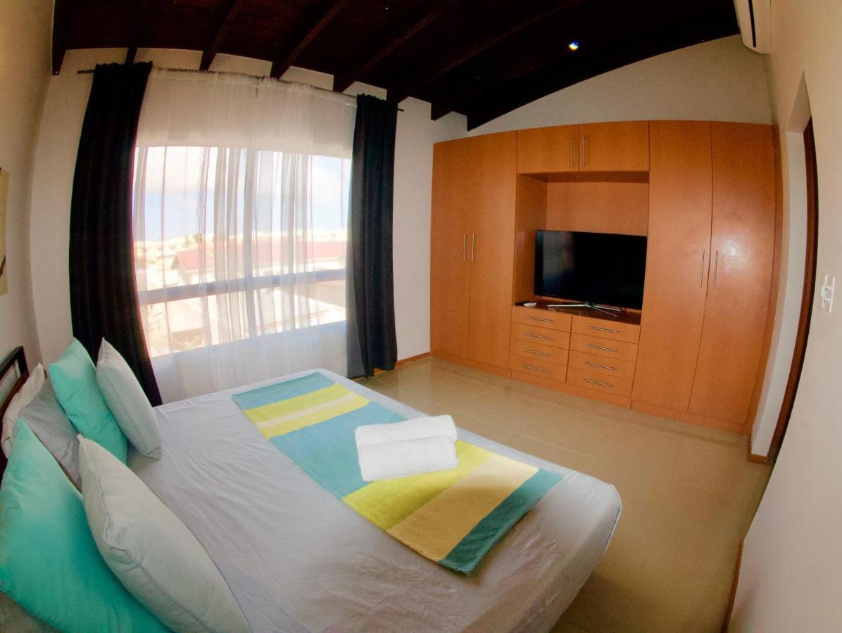 Eagle Beach Steps Away Home شاطئ بالم المظهر الخارجي الصورة